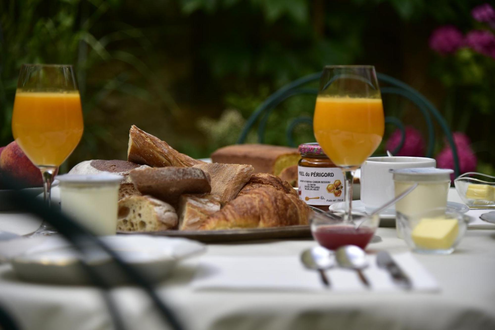 Logis Hotel Le Boudoir Belvès Buitenkant foto